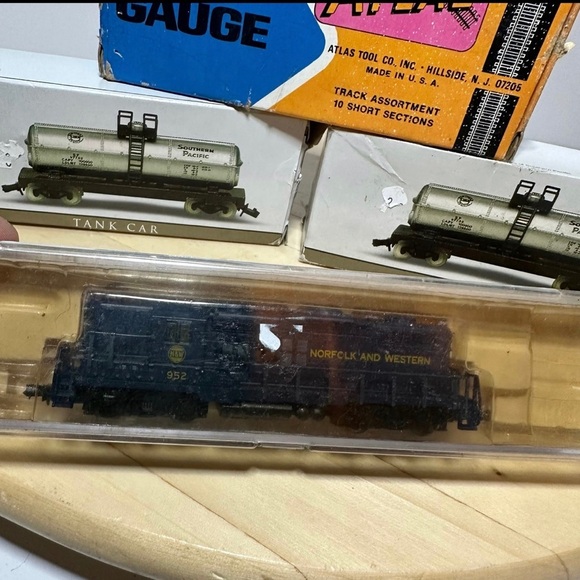 Norfolk And Western 952 2 Southern Pacific Tank Cars N Gauge Atlas Track Lot - Picture 6 of 13
